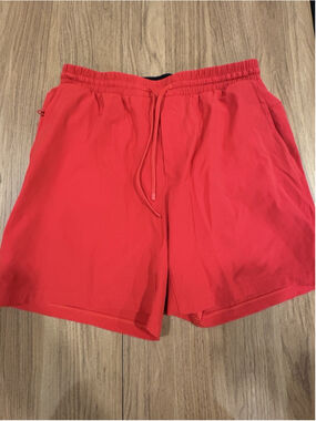 Lululemon Men's Pool Short 6" medium Red Mesh Lined Lightweight Swim Beach Pool